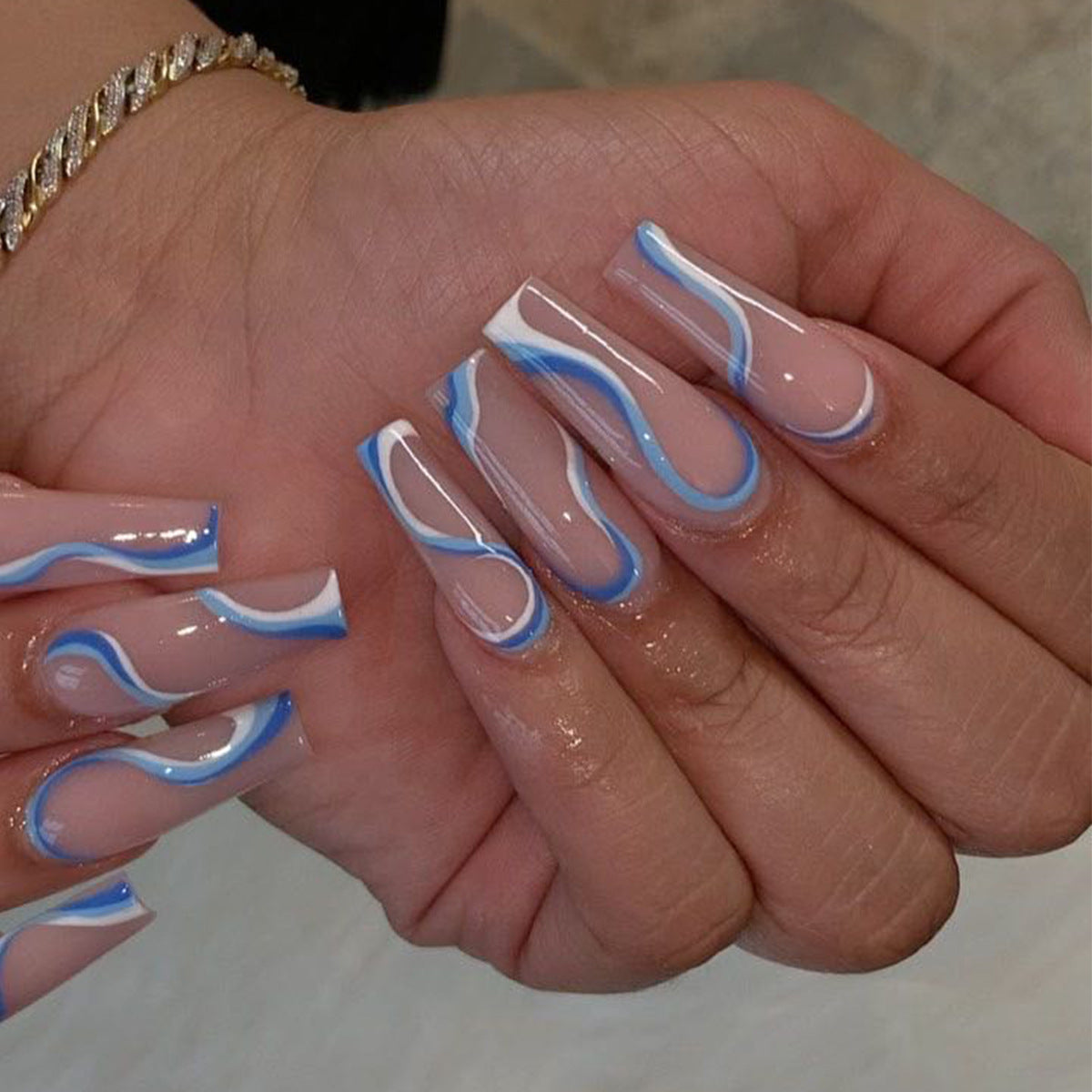 Ready-to-wear false nails