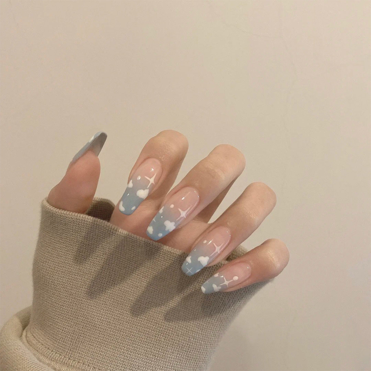 Ready-to-wear false nails