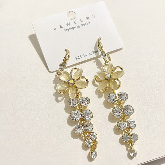 Fashionable Five Petal Floral Earrings